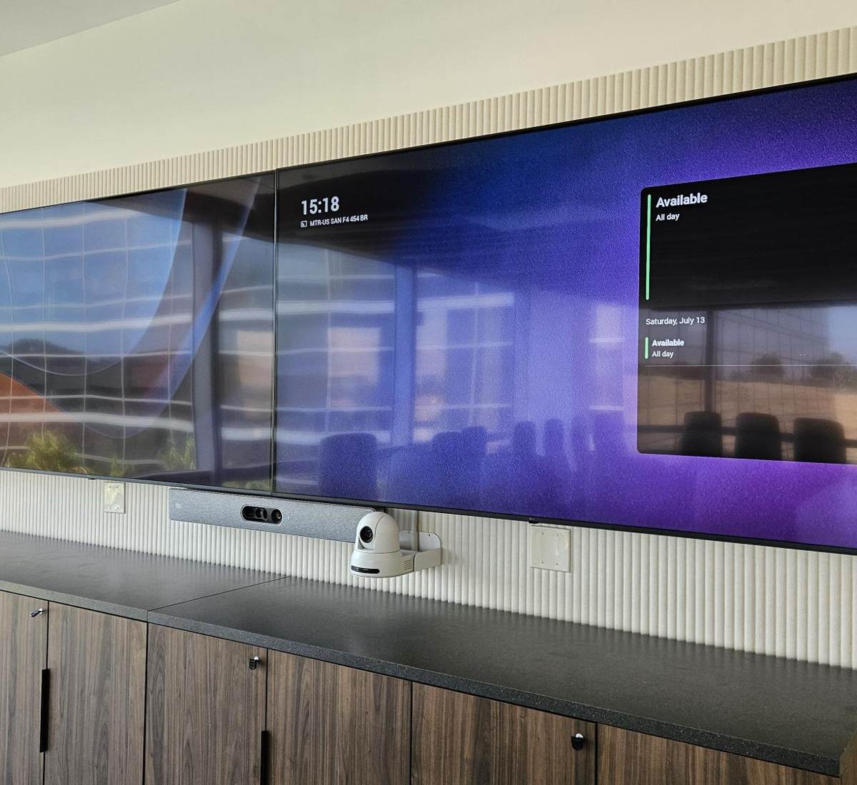 Boardroom video wall with PTZ camera and video bar